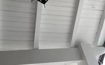 Rénovation et mise en peinture des boiseries sous toiture