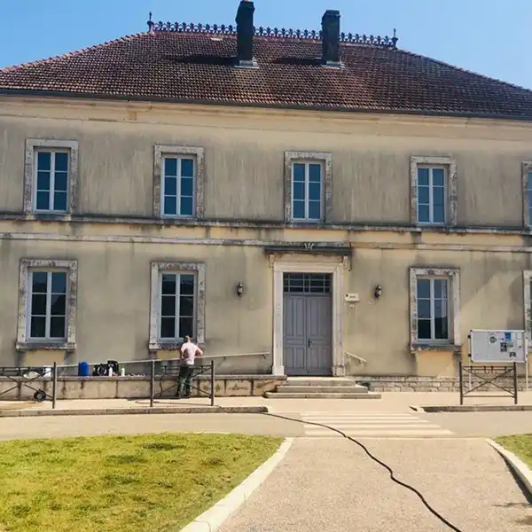Avant - Entretien de bâtiment communale , mairie école église et monument